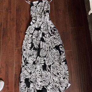 Elegant Black and White Leaf Print Dress, with pockets adjustable straps